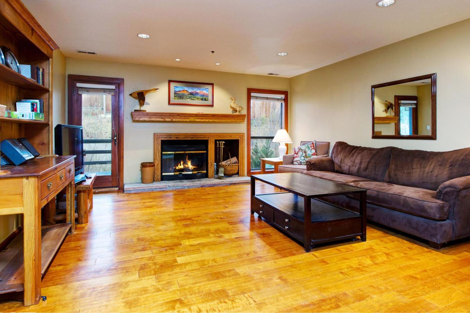 Silver Cliff Condo Main image 1